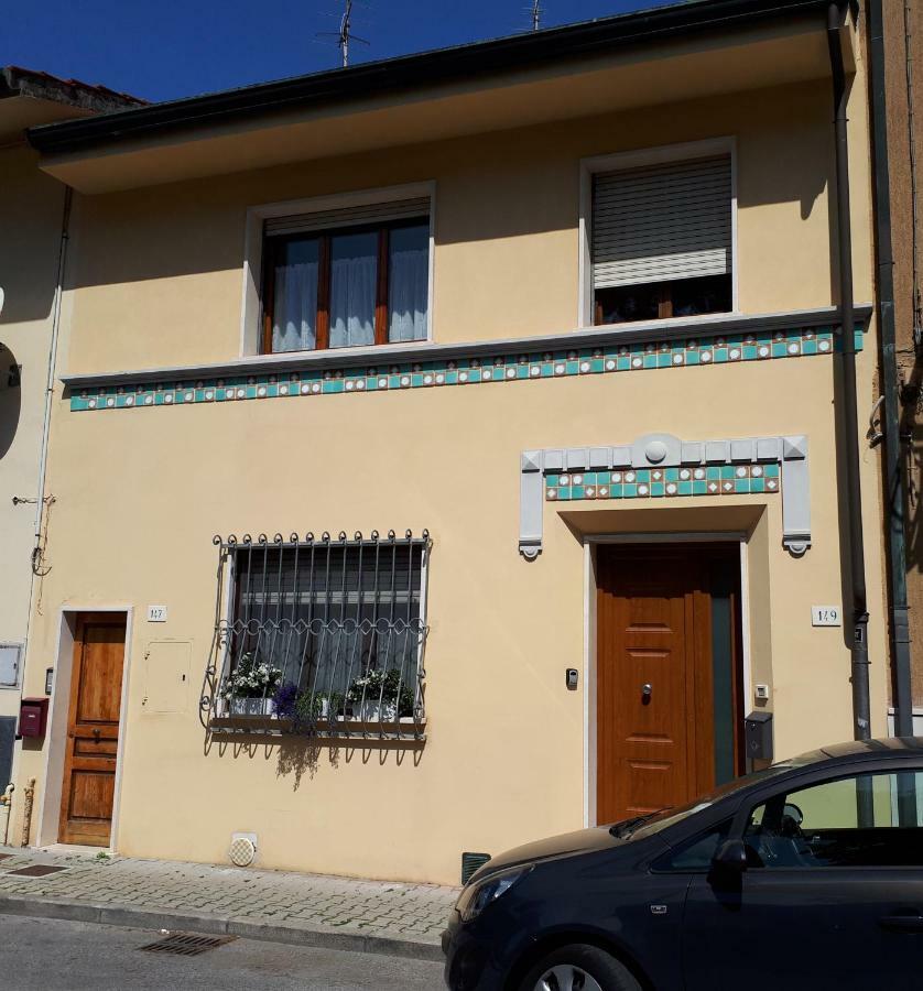 فيلا Casa Mario Dei Pini فياريجيو المظهر الخارجي الصورة